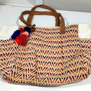 Beach bag with tassels.